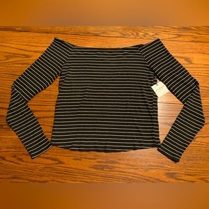 NWT Arizona off the shoulder long sleeve